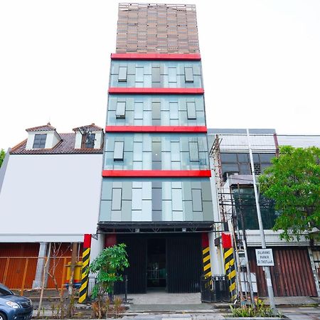 Super Oyo Flagship 3688 Pot Art Hotel Surabaya Exterior photo