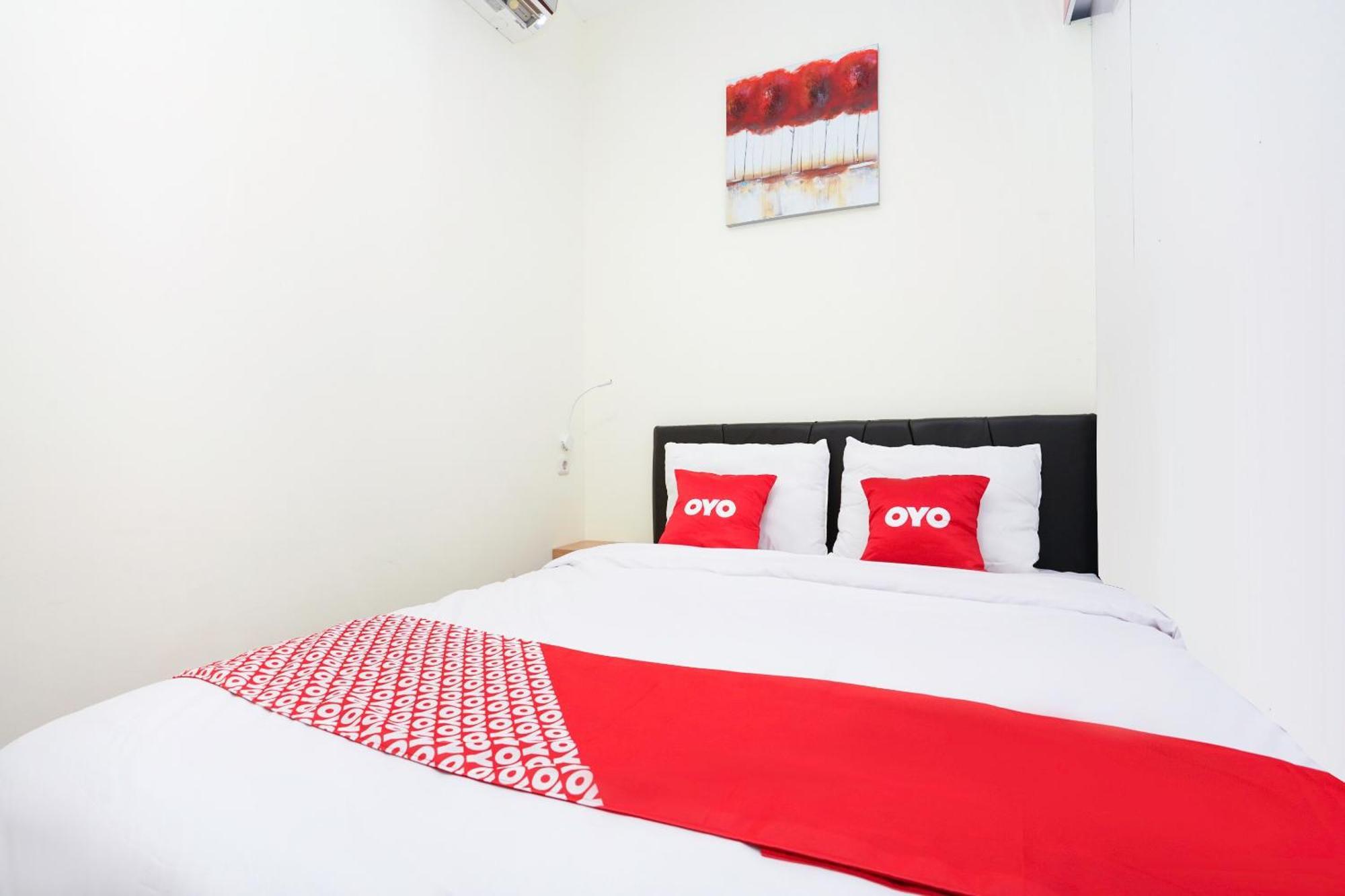Super Oyo Flagship 3688 Pot Art Hotel Surabaya Exterior photo