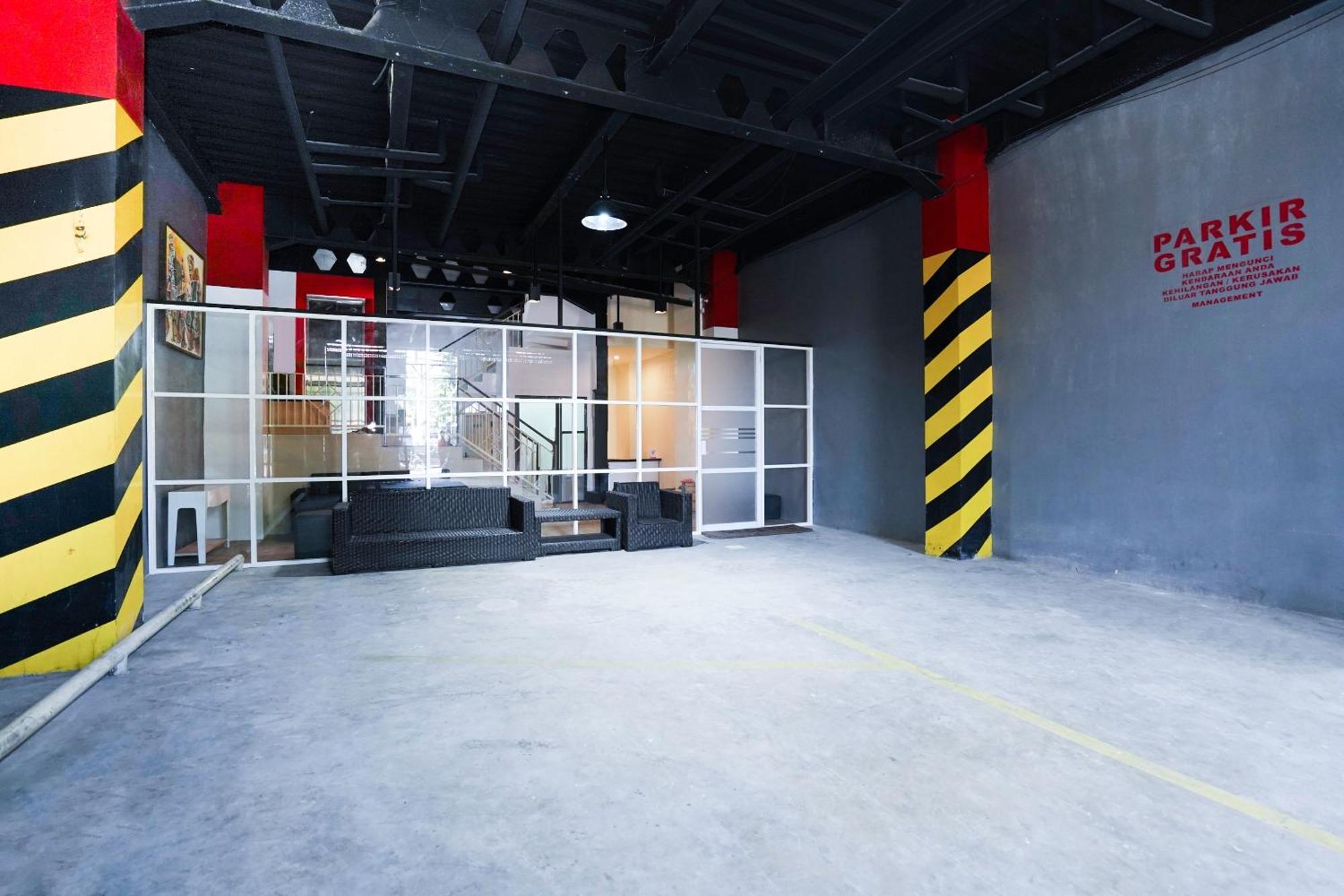 Super Oyo Flagship 3688 Pot Art Hotel Surabaya Exterior photo