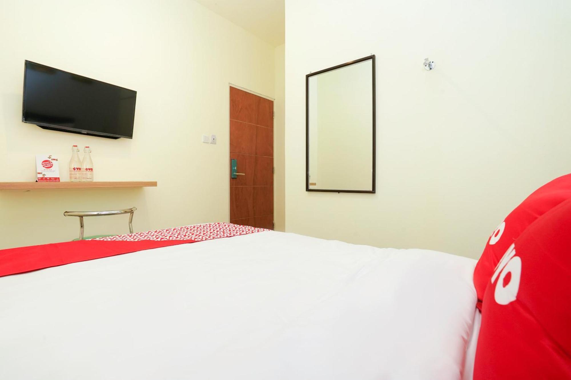 Super Oyo Flagship 3688 Pot Art Hotel Surabaya Exterior photo