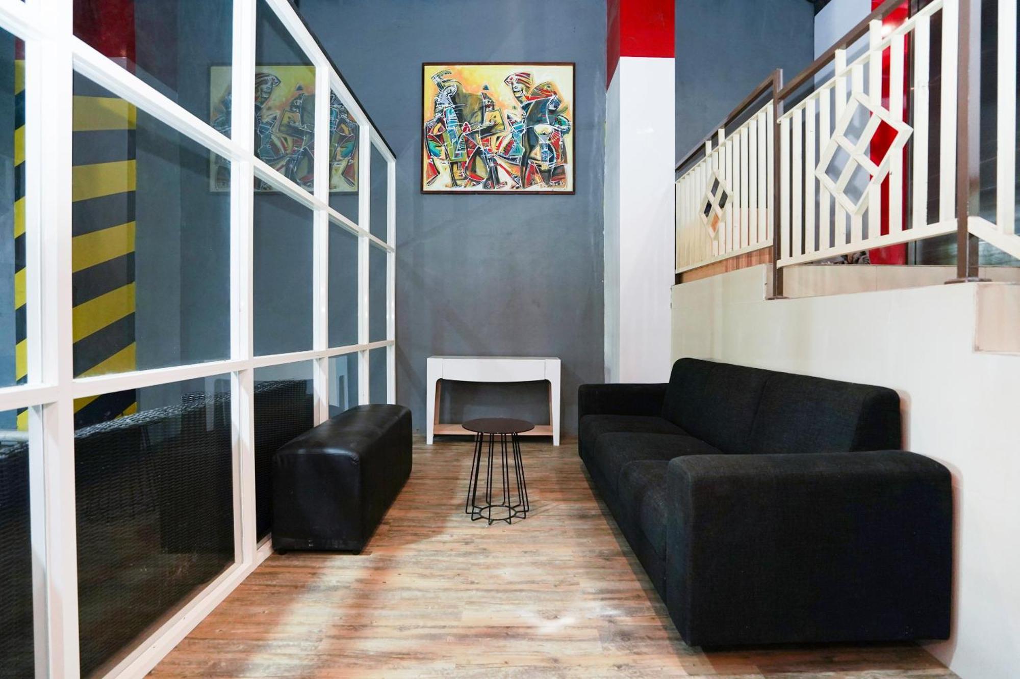 Super Oyo Flagship 3688 Pot Art Hotel Surabaya Exterior photo