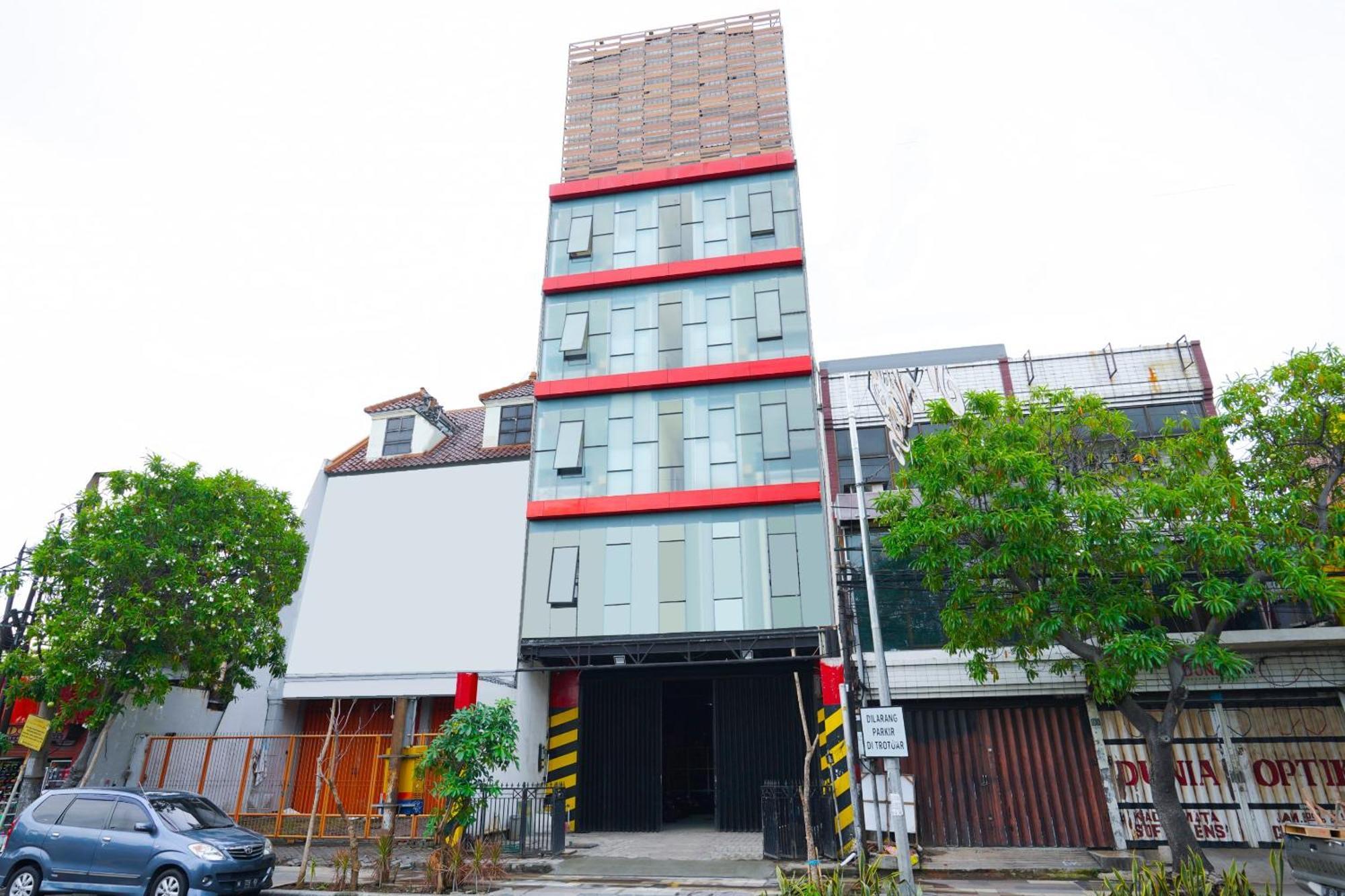 Super Oyo Flagship 3688 Pot Art Hotel Surabaya Exterior photo